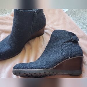 Dr. Scholl's Wedge Bootie, Size 10, Gray "Wool-like" Material.